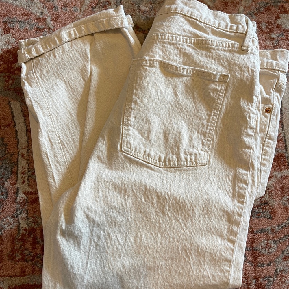 WHITE MOM JEANS